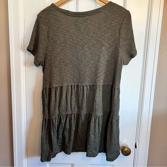 Cupio Olive Tiered top XL - Picture 2 of 6